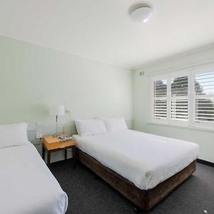 Budget Queen Single Room